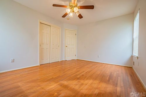 6 Sarah Ct, Edison NJ 08817-2288 exterior