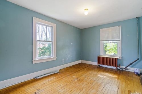 61 12 St, Huntington Station NY 11746-2532 exterior