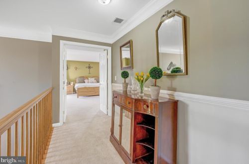 5 Cobblestone Ct, Columbus NJ 08022-1969 exterior