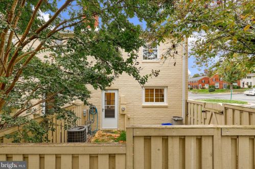 2406 Dearing St, Alexandria VA 22302-1806 exterior