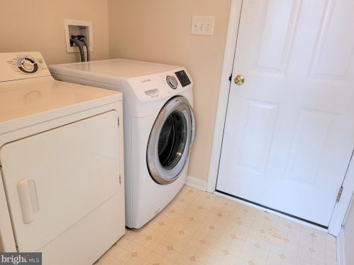 33054 Light Dr, Lewes DE 19958-4657 exterior