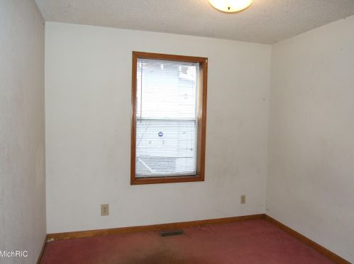 1196 Emerson Ave, Meskegon MI 49442-5205 exterior