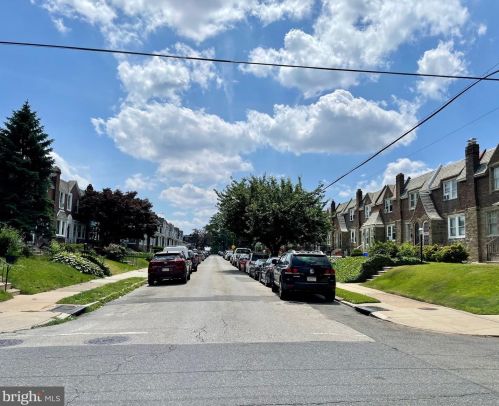 6131 Erdrick St, Philadelphia PA 19135-3516 exterior