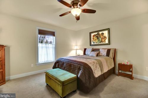 85 Midway Farms Ln, Lancaster PA 17602-2670 exterior