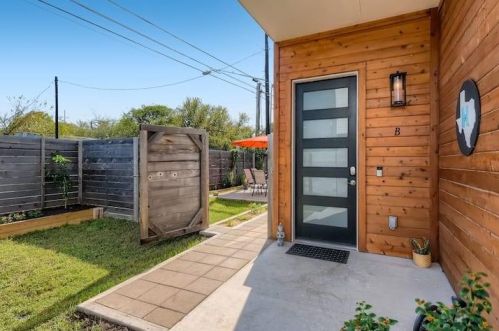 2717 3rd St, Austin, TX 78702-4719