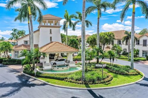 217 Colonade Cir, Naples FL 34103-8724 exterior