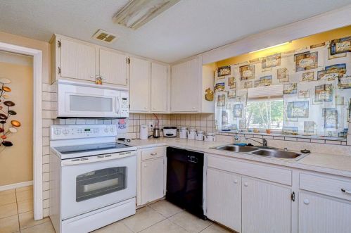 8005 Jasmine Blvd, Port Richey FL 34668-3225 exterior