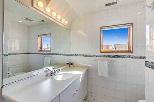 1453 Belden Ave, Chicago IL 60647-3220 exterior