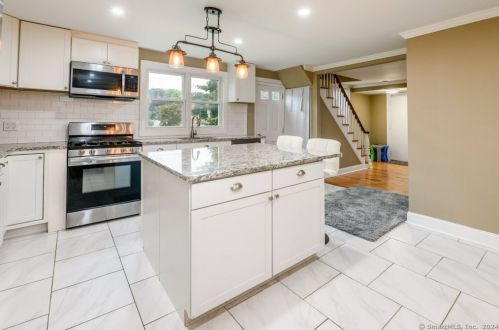 252 Main St, Meriden CT 06451-3859 exterior