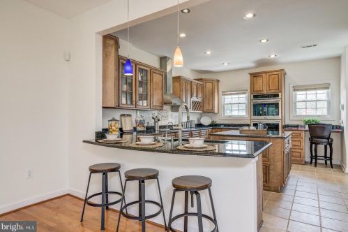 11801 Ambleside Dr, Rockville MD 20854-2109 exterior