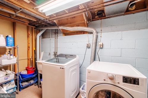 9 Riverbend Dr, New Brunswick NJ 08902-1100 exterior