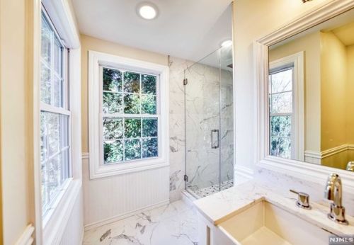 161 Adams Ave, River Edge NJ 07661-1437 exterior