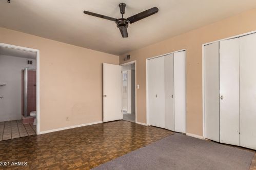 2902 Desert Cv Ave, Phoenix AZ 85028-3430 exterior