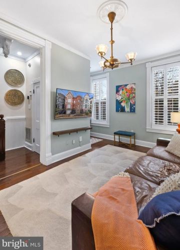 250 9th St, Washington DC  20002-6110 exterior