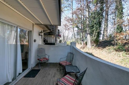 725 Dalrymple Rd, Atlanta GA 30328-1400 exterior