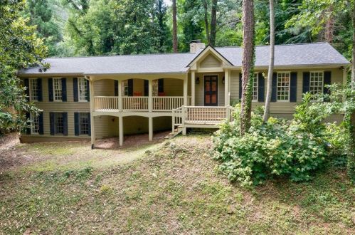 2760 Mornington Dr, Atlanta, GA 30327-1216