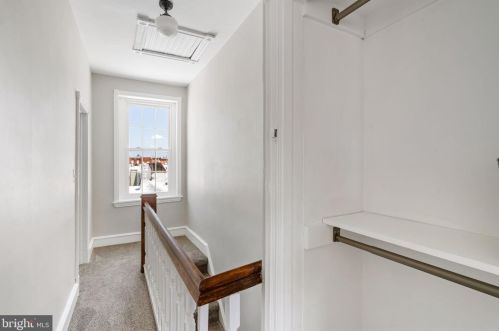 1233 Jackson St, Philadelphia PA 19148-2929 exterior