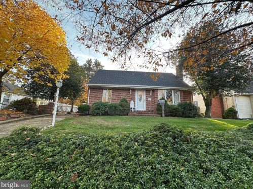 27 Middleton Dr, Trenton, NJ 08620-2927