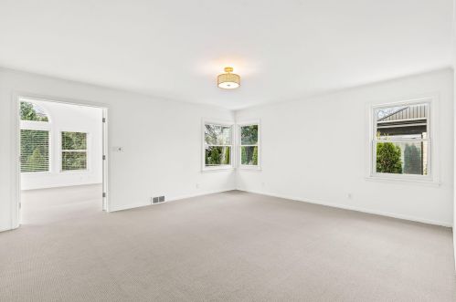 7705 Lake Dr, Milwaukee WI  53217-2910 exterior