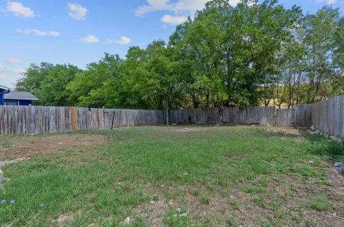 6913 Colony Loop Dr, Austin TX 78724-3751 exterior