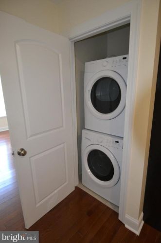 416 15th St, Philadelphia PA  19146-1663 exterior