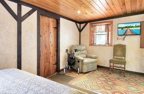 685 12 Ave, Naples FL 34120-6337 exterior