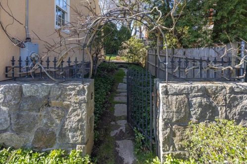 23 Buckingham Pl, Norwalk CT 06851-5004 exterior