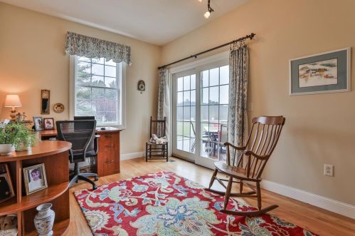 8 Oakmont Dr, Concord NH 03301-6916 exterior