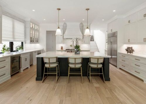 4736 Lk Forrest Dr, Atlanta GA 30342-2217 exterior