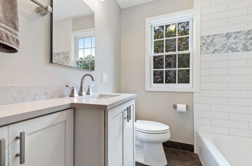 6665 Sioux Ave, Chicago IL 60646-2822 exterior