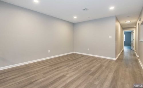 5 London Ct, Teaneck NJ 07666-6488 exterior