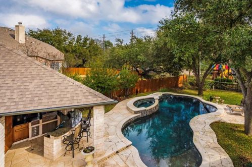 9904 Charthouse Cv, Austin TX 78730-3566 exterior