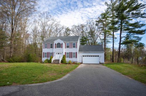 29 Dows Ln, Seabrook, NH 03874-4202