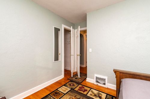 5864 Abbey St, Kalamazoo MI 49048-3527 exterior