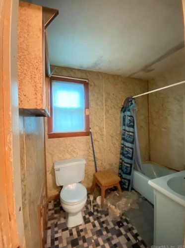 80 Burnham St, Hartford CT 06108-0010 exterior