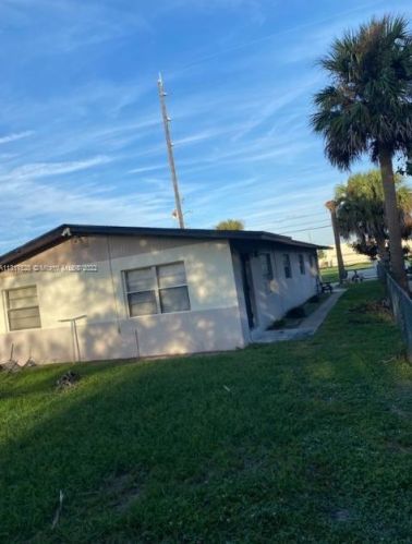 1107 21st St, Fort Pierce, FL 34950-5728