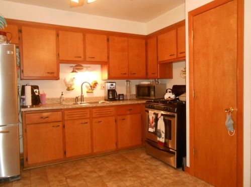 2759 Howell Ave, Milwaukee, WI 53207-2013