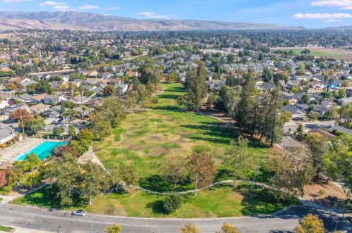 4636 Mia Cir, San Jose CA 95136-2325 exterior