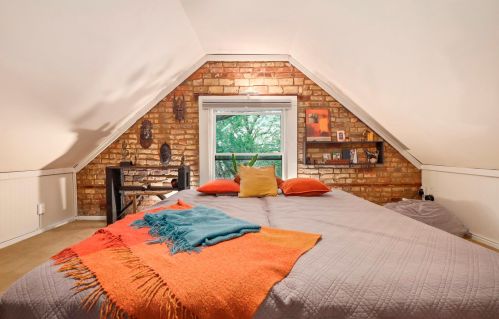 1817 Honore St, Chicago IL 60657-2007 exterior