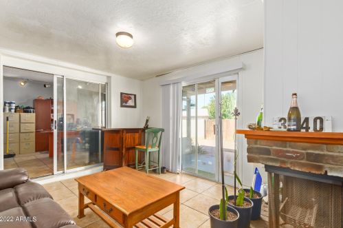 3340 Desert Cv Ave, Phoenix AZ 85028-3514 exterior