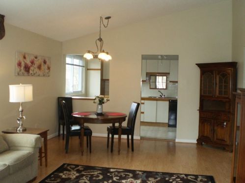 403 Chatham Cir, Warwick RI 02886-1760 exterior