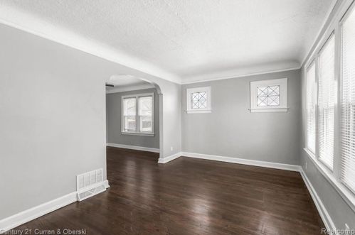 17213 Wood St, Melvindale MI 48122-2200 exterior