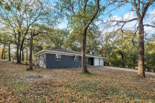 1221 Oak Dr, Denison TX  75020-1226 exterior