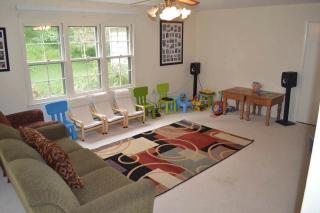 1047 Carper St, Mc Lean VA  22101-2106 exterior