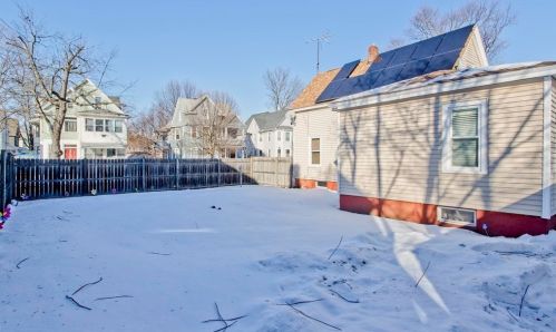 301 Orange St, Springfield MA 01108-1325 exterior