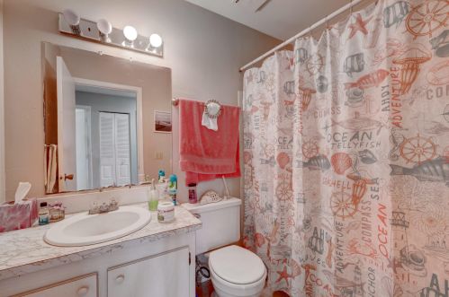 218 Cherryhill Rd, Fort Pierce FL 34953-6232 exterior