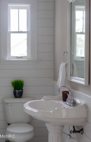 146 Travis St, Grand Rapids MI 49505-4638 exterior