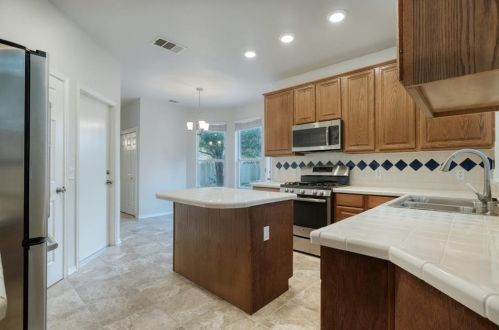 6804 Auckland Ct, Austin TX 78749-4135 exterior