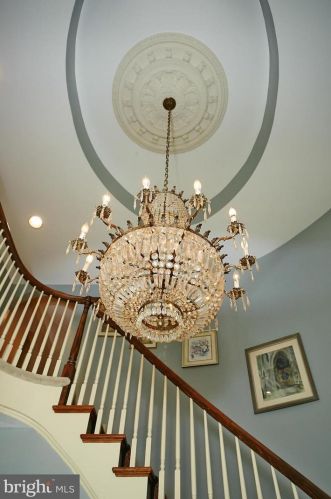 10713 Barn Wood Ln, Rockville MD  20854-1327 exterior