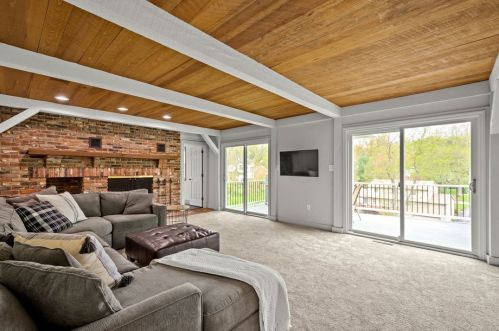 1521 Candlewood Dr, Pittsburgh PA  15241-2909 exterior